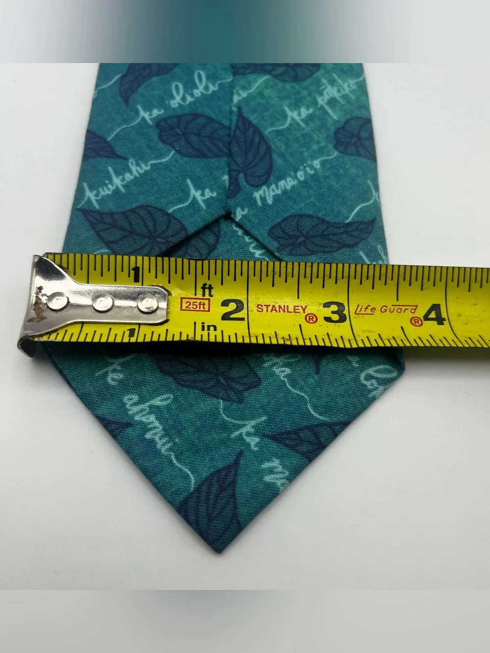 Men's Teal Leaf-Pattern Tie - Elegant Script Design